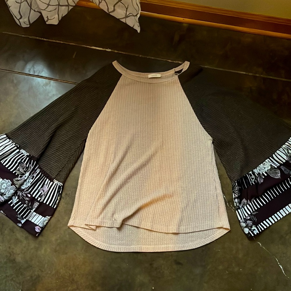 oddy size small soft blush color with brown bell sleeves